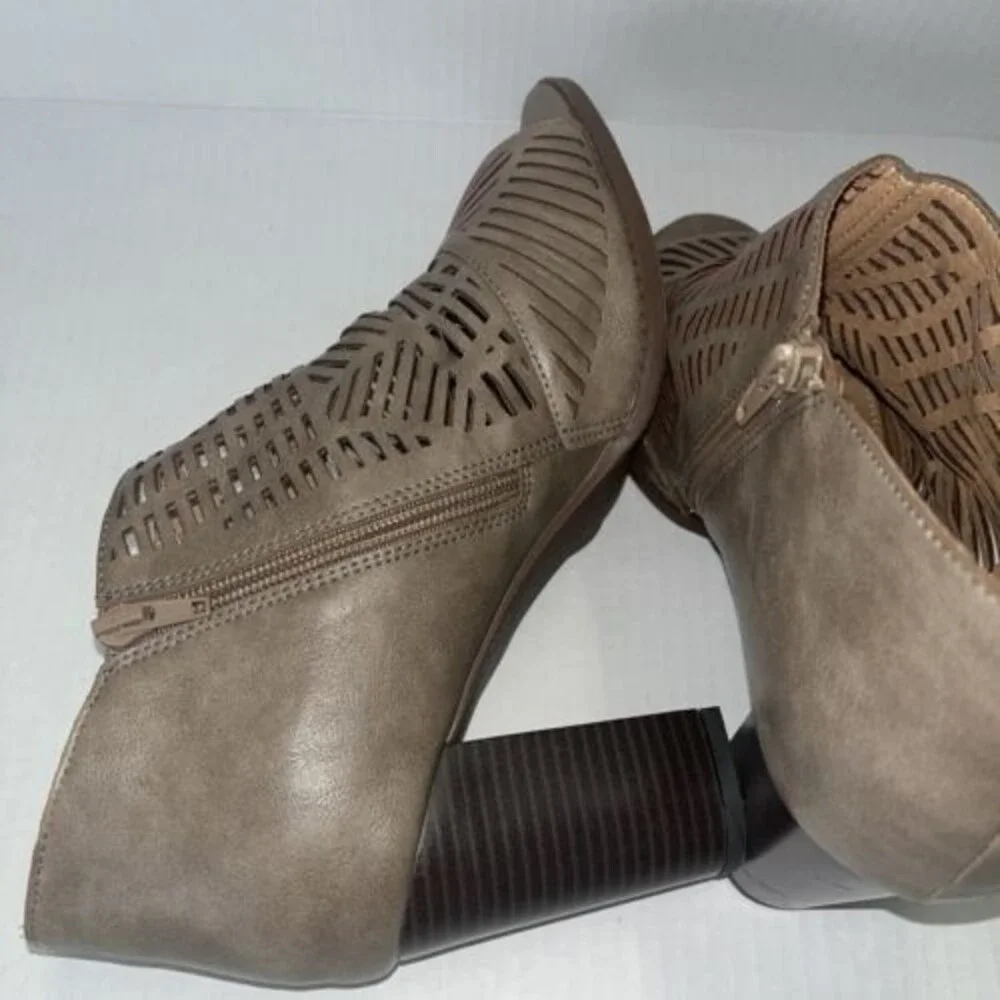 Report Aquarium Taupe / Brown Open Toe Lazer Cut Zip Ankle Bootie Shoe Size 11